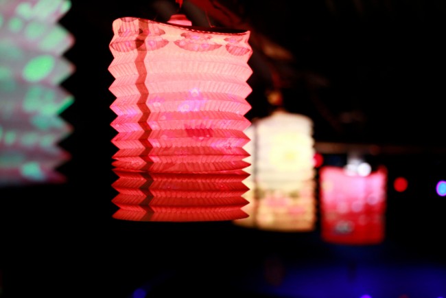 Bombardeio de parapente em festival budista de Mianmar deixa pelo menos 24 mortos