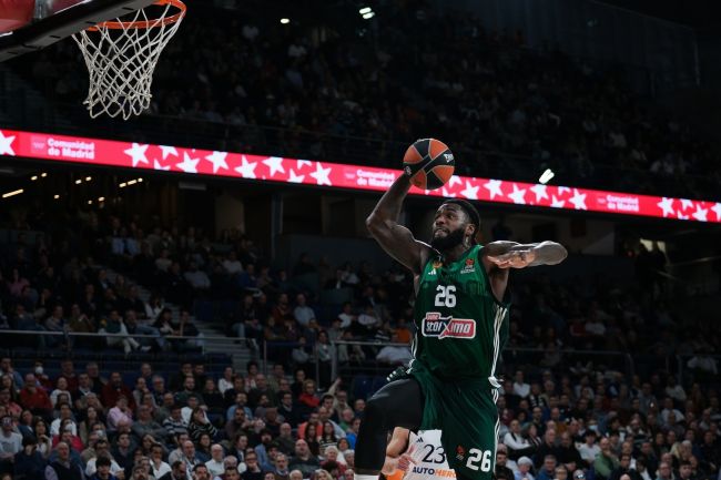 Ferimentos horríveis sofridos por Mathias Lessort, do Panathinaikos, fazem várias testemunhas desmaiarem