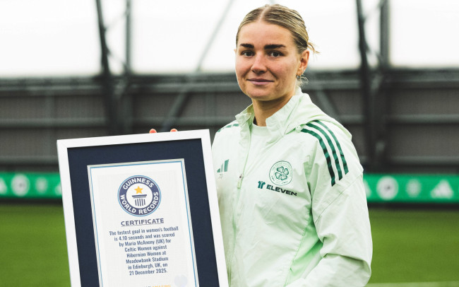 A jogadora escocesa Maria McAneny quebra o recorde mundial do Guinness de gol mais rápido na história do futebol feminino