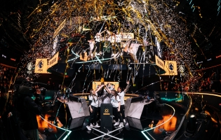 Team Liquid Brasil levanta o trof&eacute;u do CampeonatoValorant dos Jogos Revolucion&aacute;rios 2025