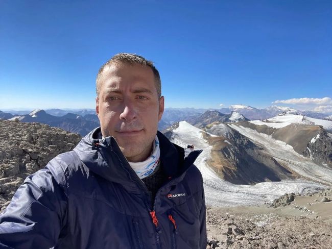 Alpinista ucraniano é libertado após recorde e prisão no Everest