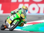 Noah Dettwiler "j&aacute; n&atilde;o cr&iacute;tico" e Jos&eacute; Antonio Rueda recuperam bem no seu anivers&aacute;rio ap&oacute;s queda na Moto3