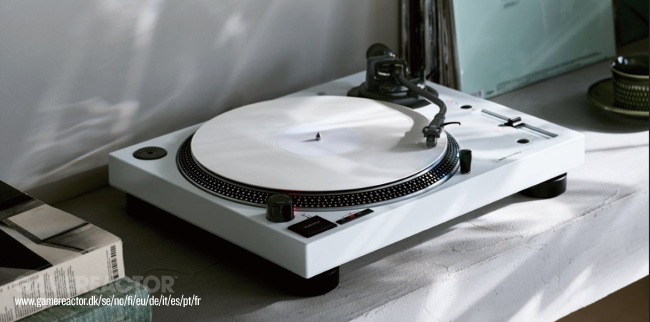 A Audio-Technica apresenta o toca-discos branco modelo AT-LP120XBT-USB
