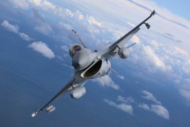 A Turquia implanta caças F-16 e defesas aéreas no norte de Chipre
