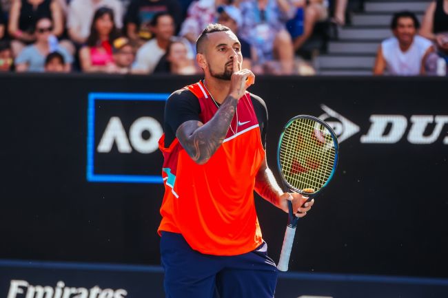 Nick Kyrgios questiona a vitória de Jannik Sinner, sobre a vitória com um asterisco, lembrando sua sentença de doping