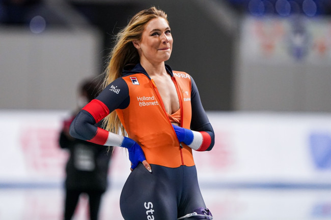 A busca da celebridade olímpica Jutta Leerdam pela medalha de ouro começa esta tarde