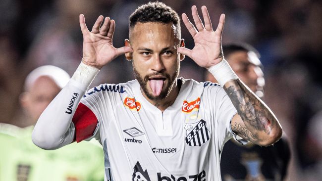 Neymar marca o primeiro hat-trick em mais de três anos e salva o Santos do rebaixamento