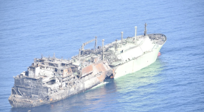 Petroleiro russo de GNL danificado deriva em águas líbias, alerta a Itália
