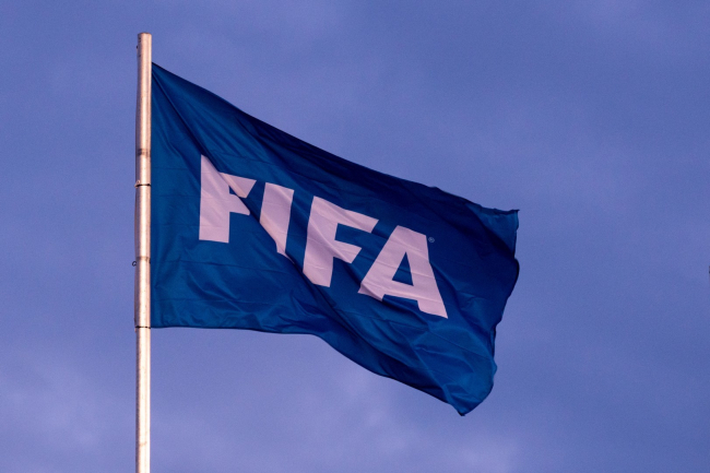 Fifa é atingida por um processo potencialmente de bilhões de euros sobre regulamentos ilegais