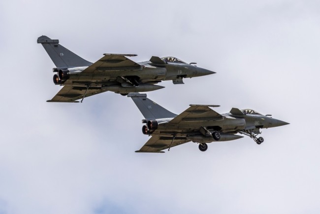 França implanta três caças Rafale para proteger o espaço aéreo polonês