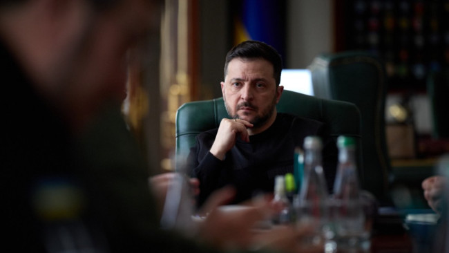 O apoio britânico à Ucrânia "permanece inabalável", diz o novo primeiro-ministro antes da visita de Zelensky.