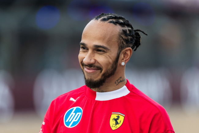 Lewis Hamilton se torna o campeão de Grande Prêmio de Fórmula 1 mais velho desde 1970 em Barcelona