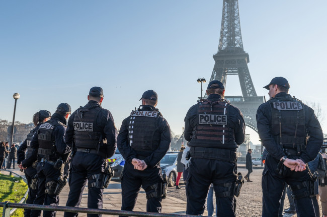 A polícia de Paris usará drones para vigiar as ruas, temendo distúrbios durante a partida França vs. Marrocos na Copa do Mundo