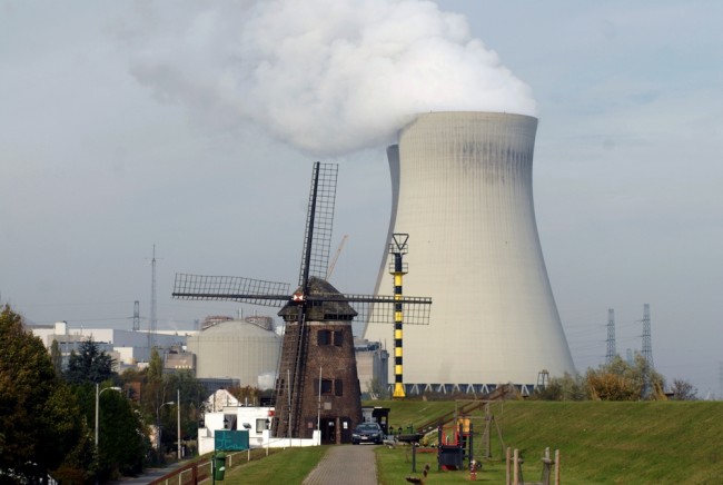 Drones são vistos sobrevoando usina nuclear da OTAN