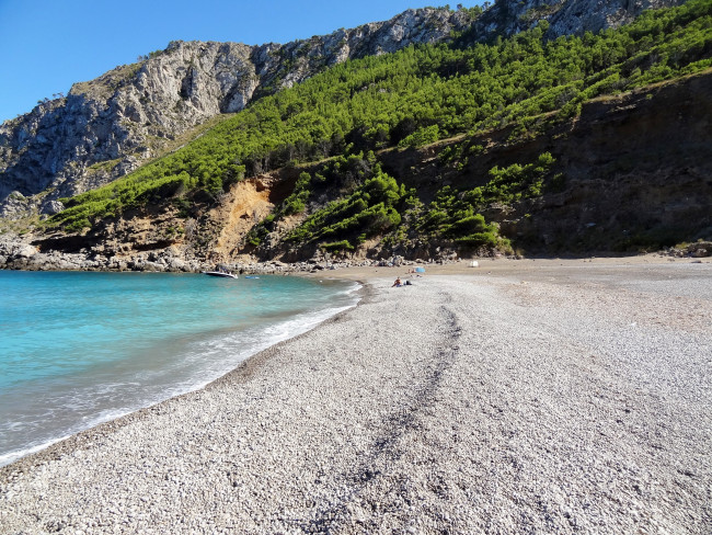 Mallorca já se cansou de espreguiçadeiras reservadas vazias, usa drones para combater o problema
