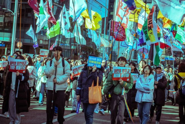 Coreia do Sul prepara eleição antecipada em 3 de junho em meio a turbulência política
