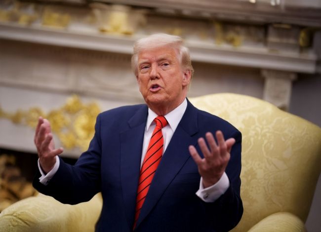 Trump muda de rumo sobre Rússia-Ucrânia: apoia a Ucrânia com armas e ameaça tarifas de 100% sobre a Rússia