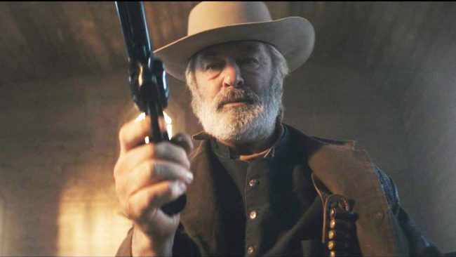 Alec Baldwin acusado de 'brincar de faz de conta' com uma arma de verdade durante o julgamento de Rust