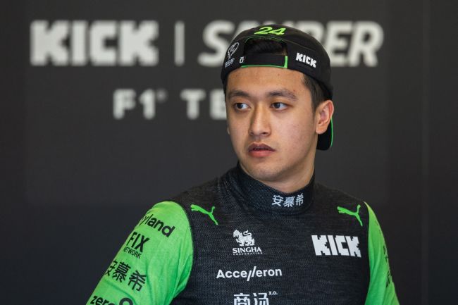 Zhou Guanyu marca os primeiros pontos da Sauber na temporada... na penúltima corrida