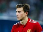 O zagueiro do Manchester United, Victor Lindel&ouml;f, deixou a partida na &uacute;ltima quinta-feira devido a um grave acidente no filho