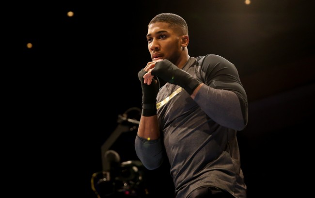 Anthony Joshua de volta aos treinos após o acidente de carro