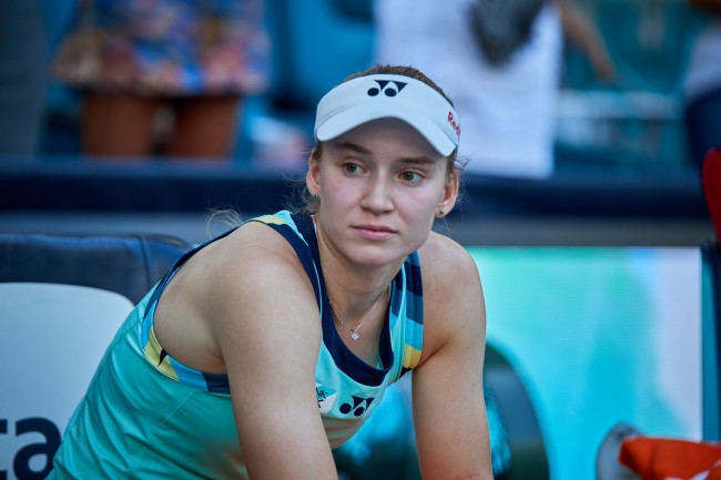Elena Rybakina se recusou a tirar uma foto com o CEO da WTA depois de vencer Sabalenka na final