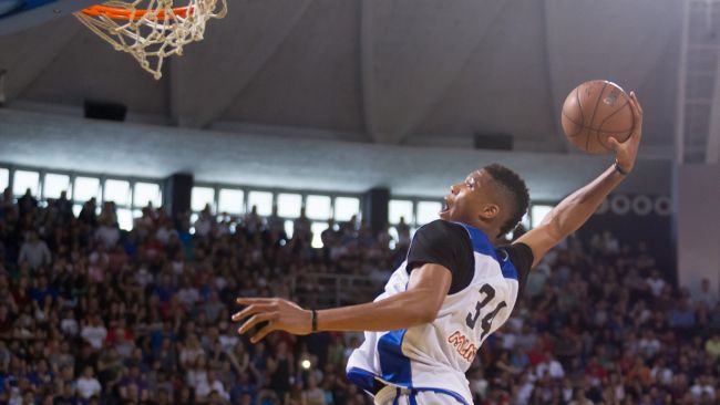Giannis Antetokounmpo pode se juntar ao Los Angeles Lakers