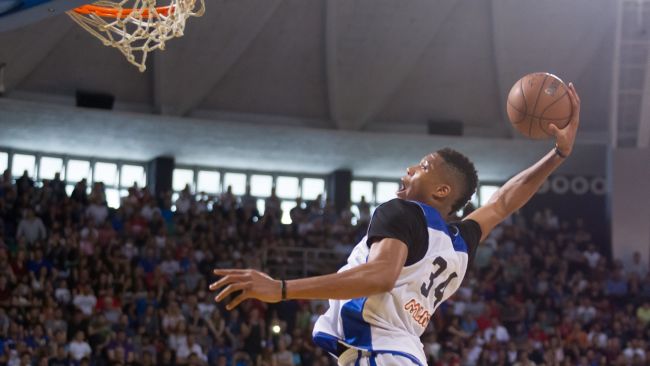 Giannis Antetokounmpo pode se juntar ao Los Angeles Lakers