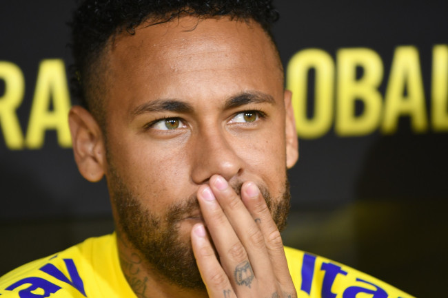 Neymar sofre uma lesão na panturrilha e ficará fora por 2 a 3 semanas, podendo ser retirado da seleção da Copa do Mundo