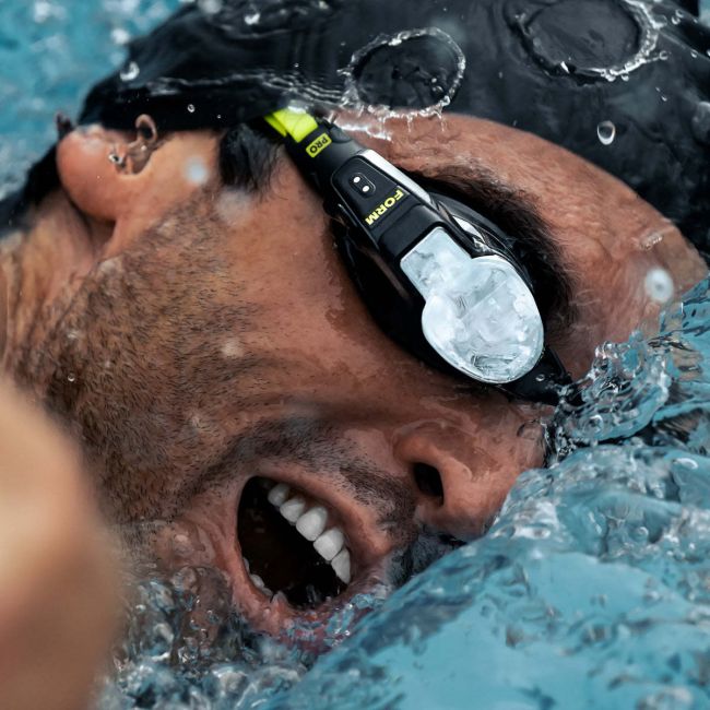 Os mais recentes óculos Smart Swim da Form foram atualizados para apresentar lentes Gorilla Glass inéditas