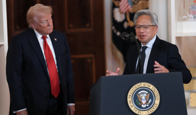 EUA acusa dois chineses de contrabandear chips Nvidia... No entanto, Trump simplesmente permitiu exportá-los