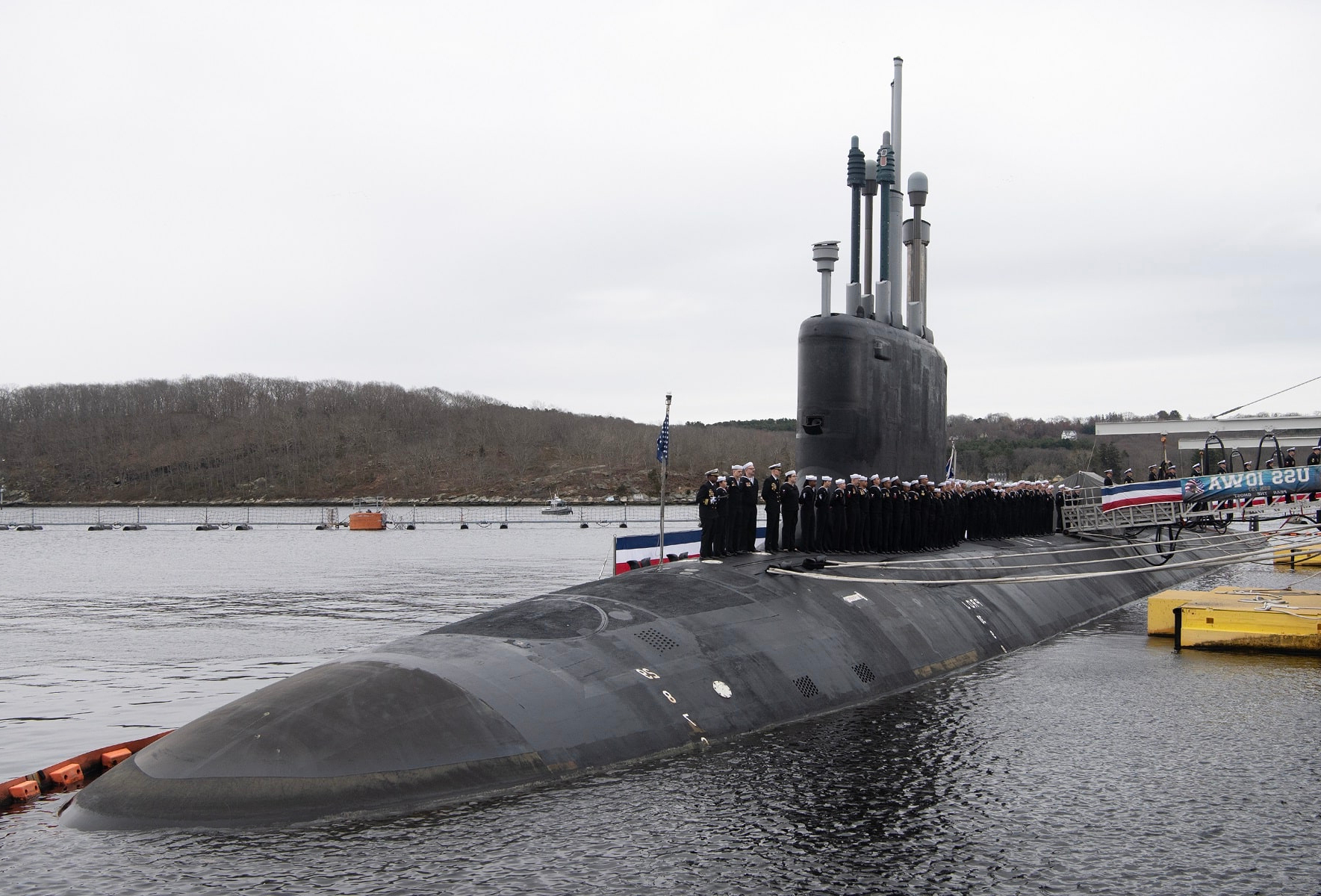 USS Iowa se junta à frota da Marinha dos Estados Unidos como o mais recente submarino da classe Virginia