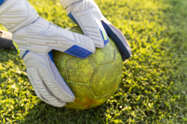 Goleiro espanhol de 70 anos retorna profissionalmente ao clube da quinta divisão, o CD Colunga