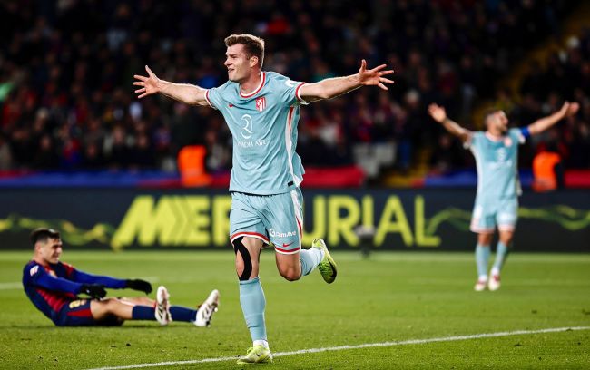 Atleti surpreende Barcelona com gol de 90+6 e assume liderança da Liga