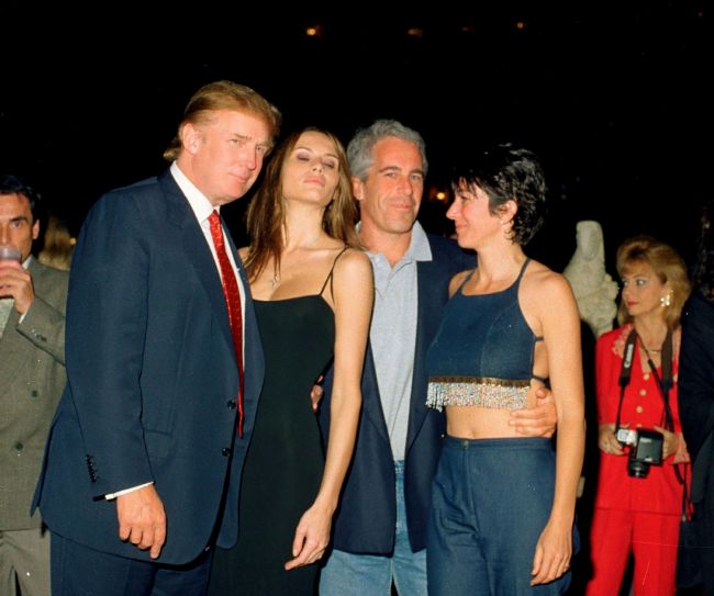 O nome de Donald Trump aparece nos registros de voo de Jeffrey Epstein