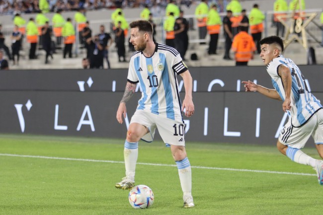 Messi enfrenta um processo de um organizador de eventos por não jogar em um amistoso em Miami