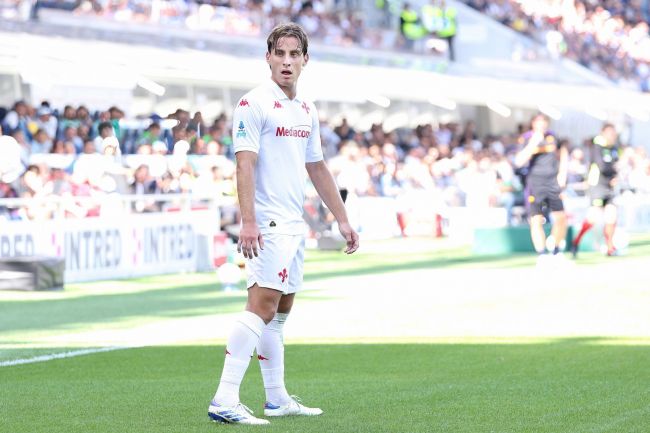 O jogador da Fiorentina que desmaiou no meio do jogo está acordado e lúcido, e encorajou seus companheiros de equipe a jogar esta semana