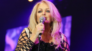 Holding Out For A Hero, a cantora do Total Eclipse of the Heart, Bonnie Tyler, morre aos 75 anos