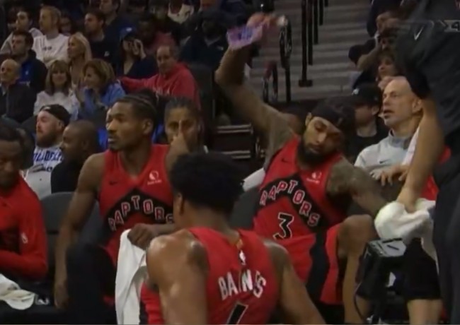 Brandon Ingram, do Toronto Raptors, é multado em US$ 25.000 por jogar uma garrafa cheia de água