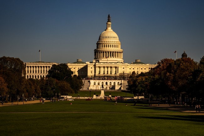 Senado dos Estados Unidos aprova projeto de lei para acabar com a paralisação do governo