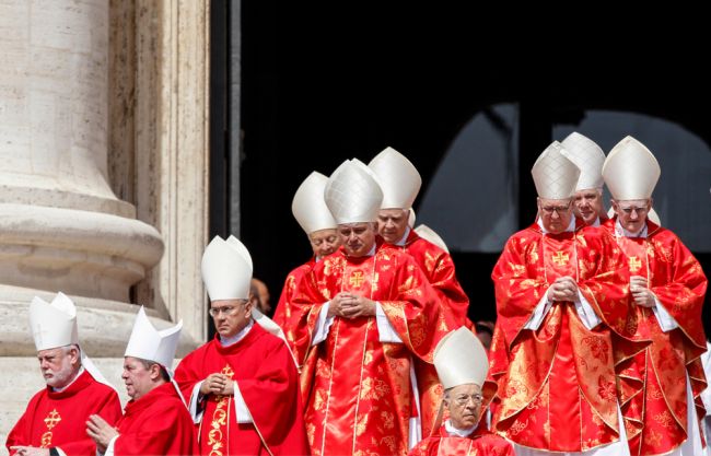 Todos os cardeais eleitores chegam a Roma antes do conclave papal