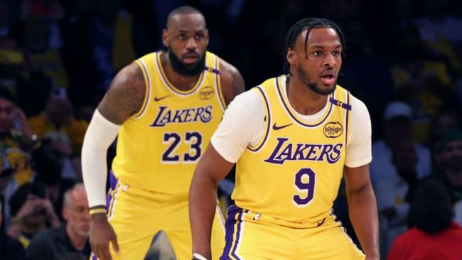 Bronny e LeBron James, pai e filho, fazem história na NBA