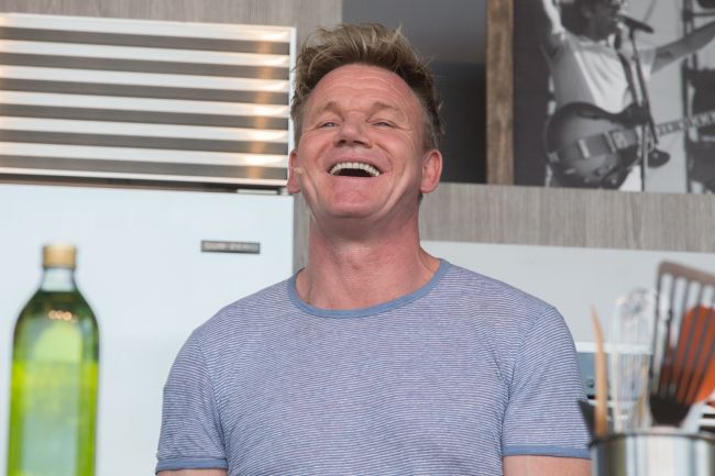 Gordon Ramsay compartilha ferimento chocante após acidente de bicicleta quase fatal