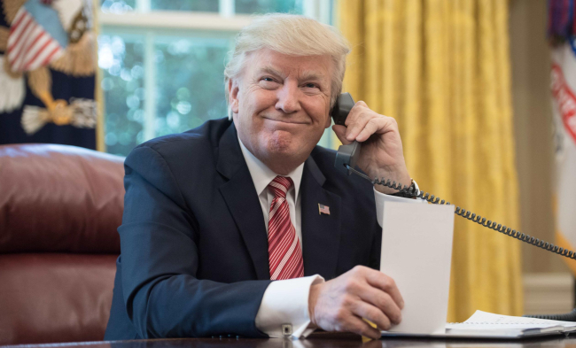 Trump revela que falou com Putin por telefone: "Ele quer ver as pessoas pararem de morrer"