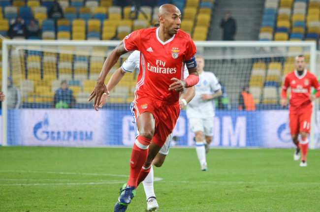 A lenda do Benfica Luisão chamou de "macaco, Judas" após apoiar o compatriota Vinícius