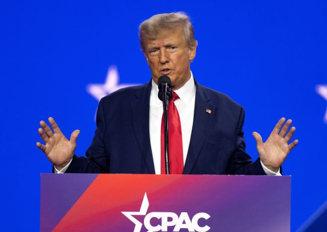 Trump diz que prefere um acordo nuclear com o Irã a "bombardear o inferno"
