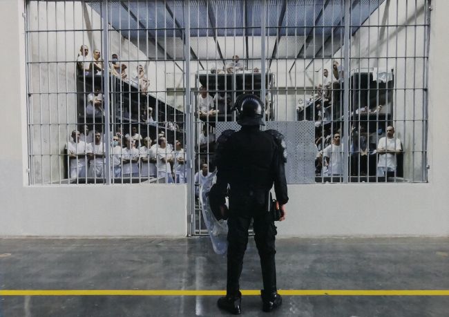 Venezuelanos libertados da prisão Cecot de El Salvador denunciam "um inferno" por dentro