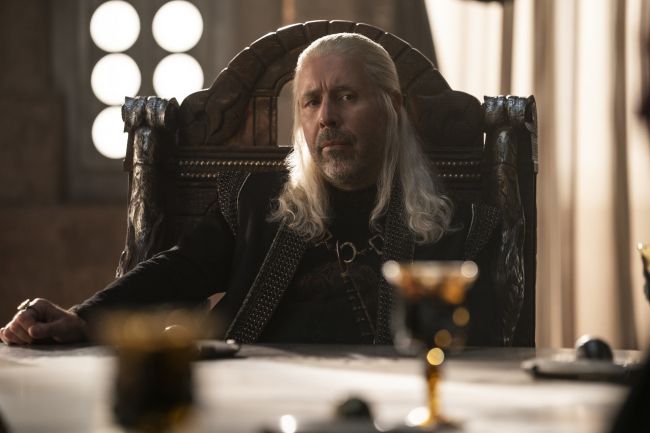 George R.R. Martin abrindo um bar de coquetéis com tema de Game of Thrones