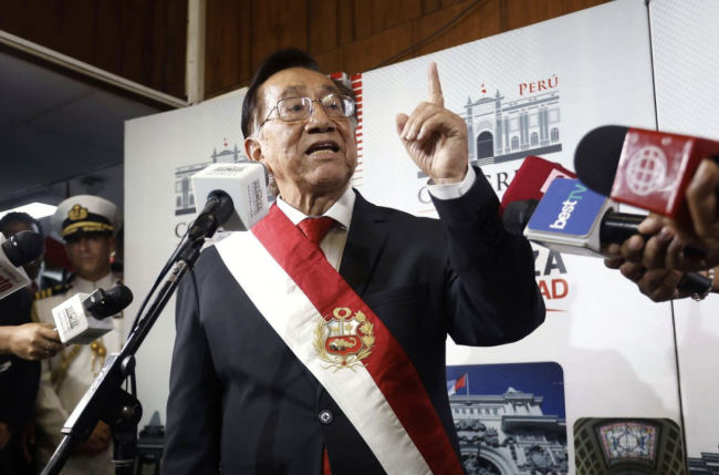 José María Balcázar torna-se o 8º presidente do Peru em uma década