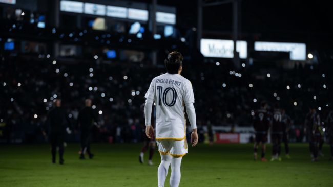 A estrela do LA Galaxy, Riqui Puig, só jogará em 2027 devido à sua contínua lesão no joelho